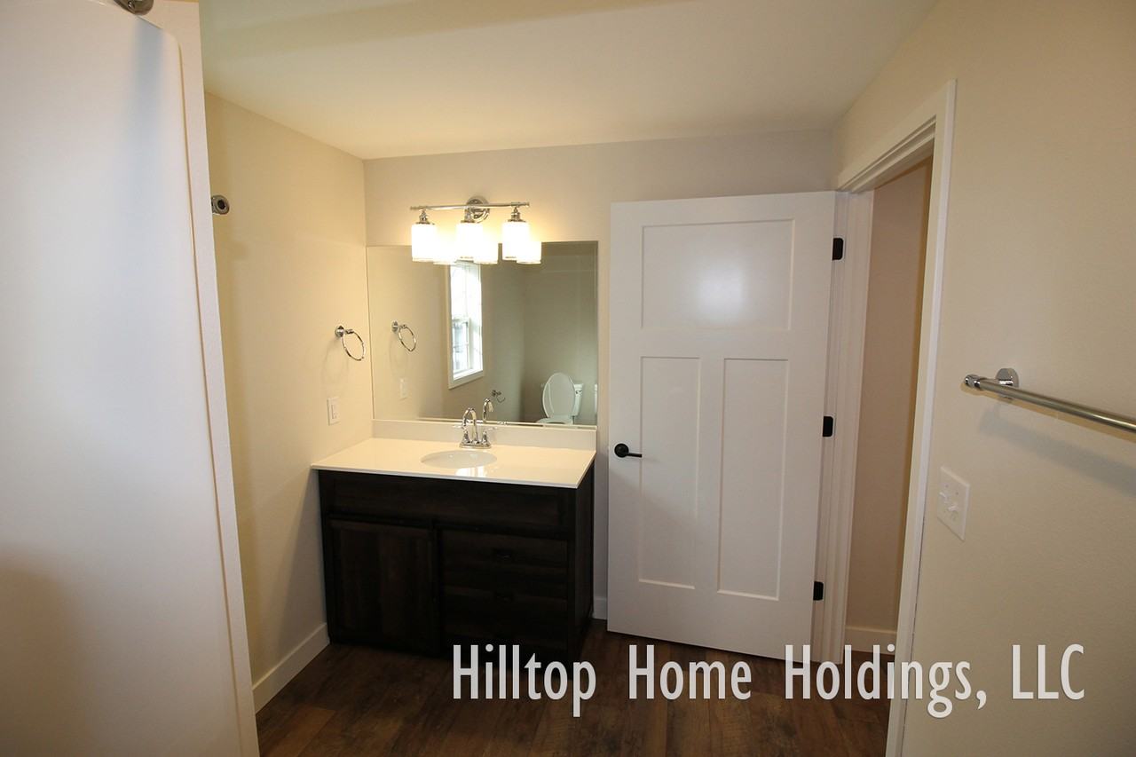 27 Hilltop Rd #27 - Photo 5 of 18