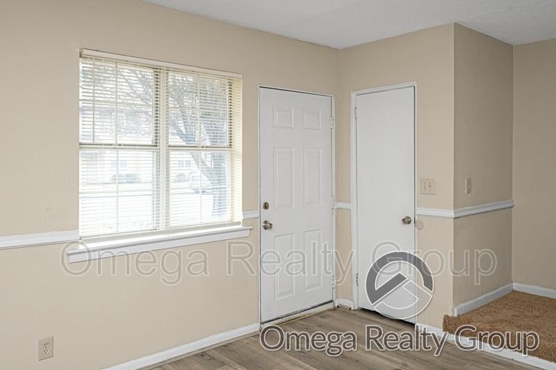 600 S Broadway Ave #B6 - Photo 3 of 25