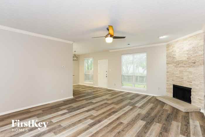 7765 Stansfield Dr - Photo 2 of 15