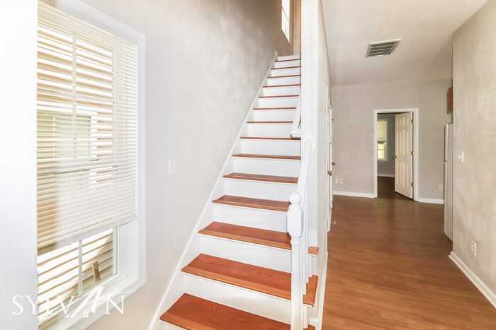 3018 Dunkirk Ave - Photo 2 of 14