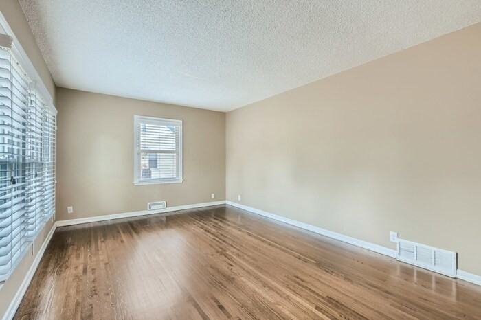 6514 Stevens Ave - Photo 2 of 15
