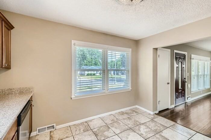 6514 Stevens Ave - Photo 3 of 15