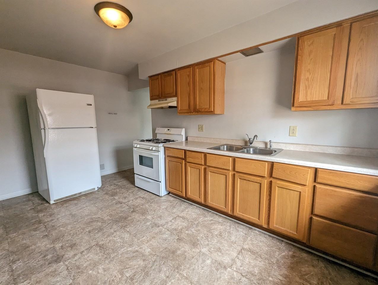 3234 Montrose Ave #3234 - Photo 3 of 5