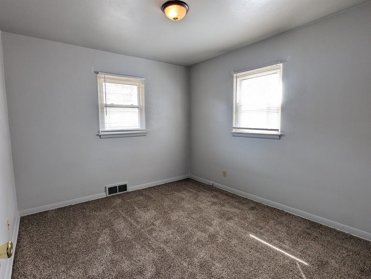 3234 Montrose Ave #3234 - Photo 4 of 5
