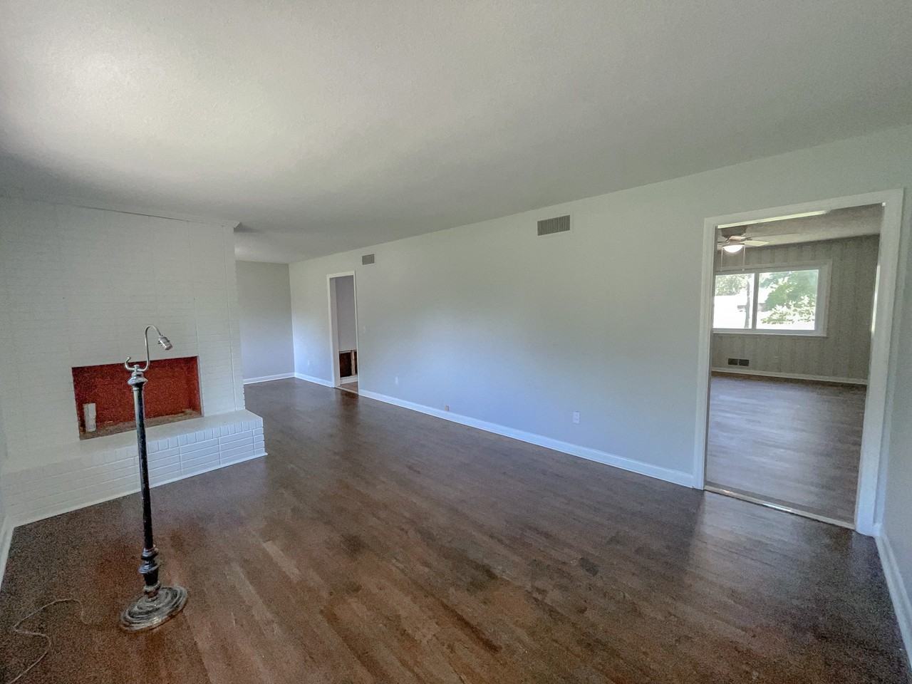 301 E Lane St #1 - Photo 3 of 25