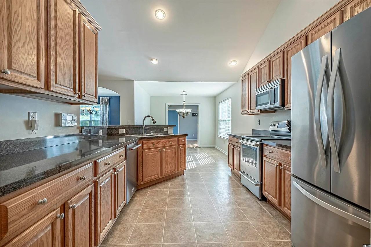223 Whitchurch St #1 - Photo 3 of 9