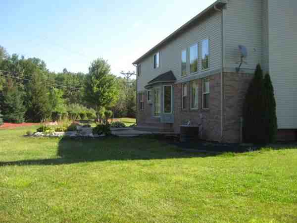 23128 Newcastle Ct - Photo 3 of 17