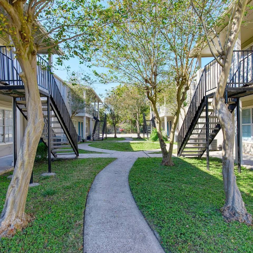 Jade Forest Apartments - Photo 4 of 12