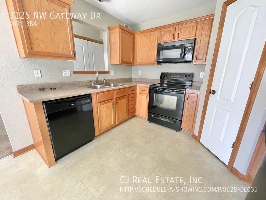 3125 Nw Gateway Dr - Photo 3 of 10