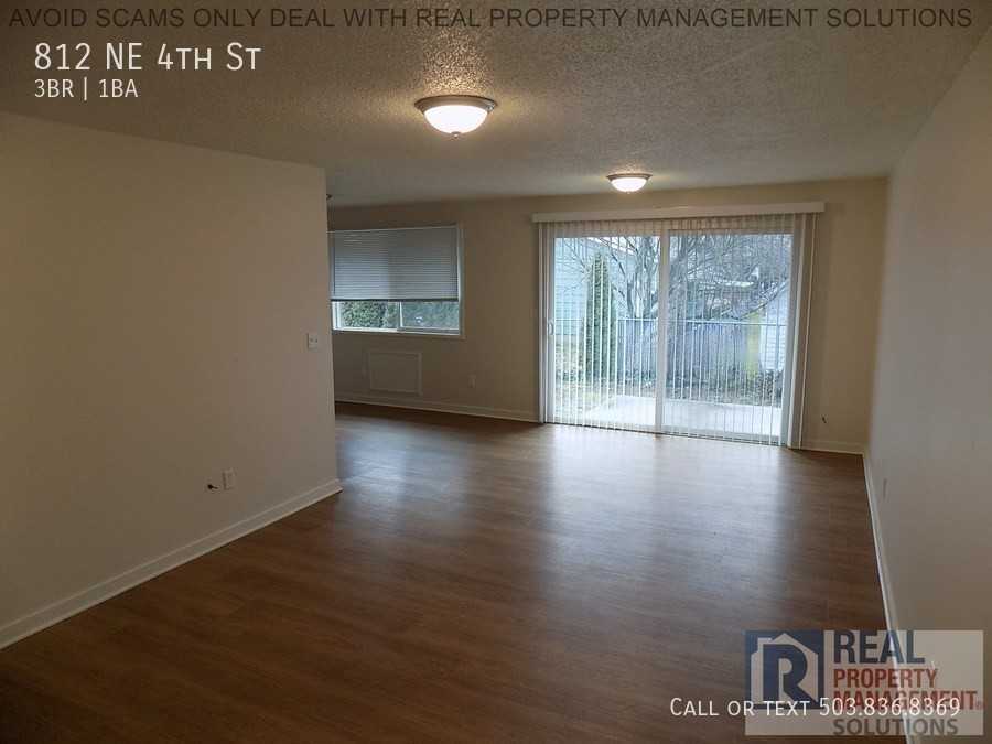 812 Ne 4th St - Photo 2 of 14