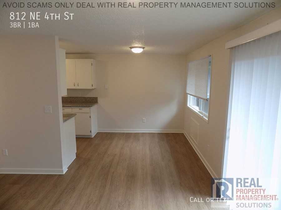 812 Ne 4th St - Photo 3 of 14