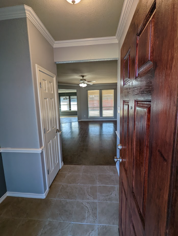 1720 Lakeway Dr - Photo 3 of 9