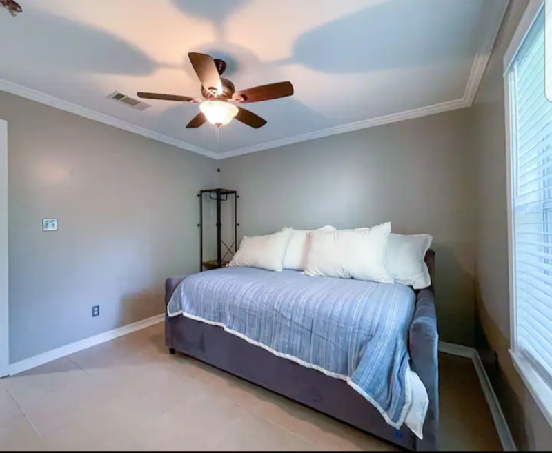 1217 Seventh St #B - Photo 3 of 13