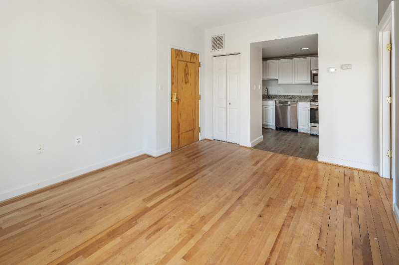 1820 Lancaster St #3A - Photo 3 of 10