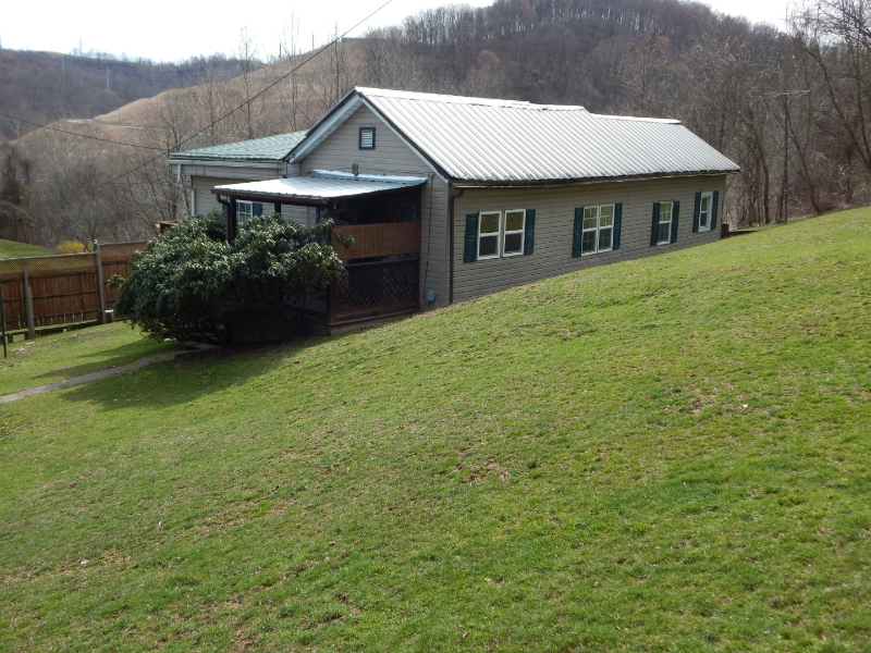 102 Sutton Ave - Photo 2 of 22