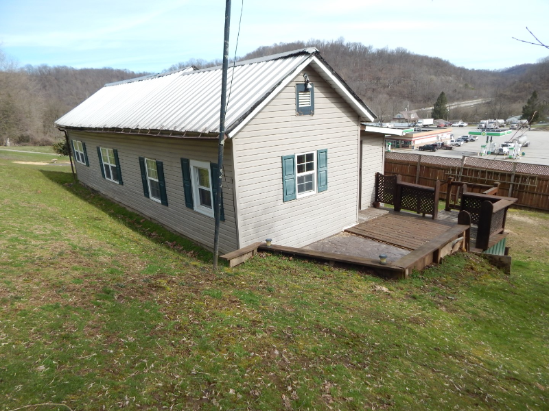 102 Sutton Ave - Photo 3 of 22