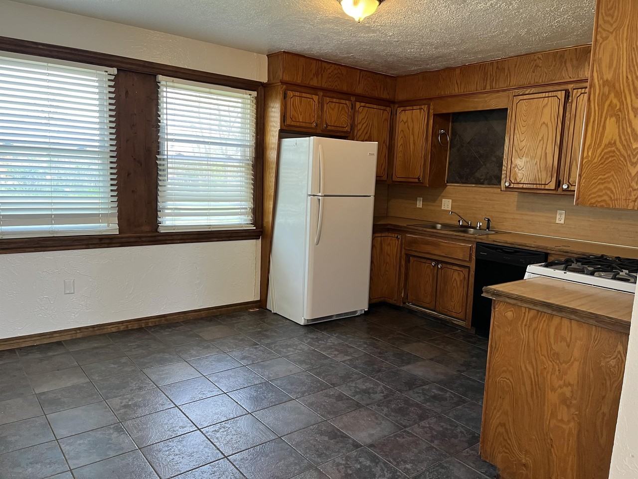 111 E Haddock St #1 - Photo 4 of 8