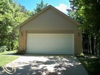 25603 Huron River Dr - Photo 3 of 11