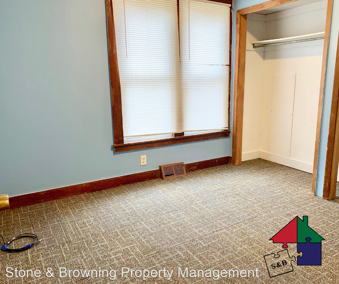 138 Seminary St - Photo 3 of 11