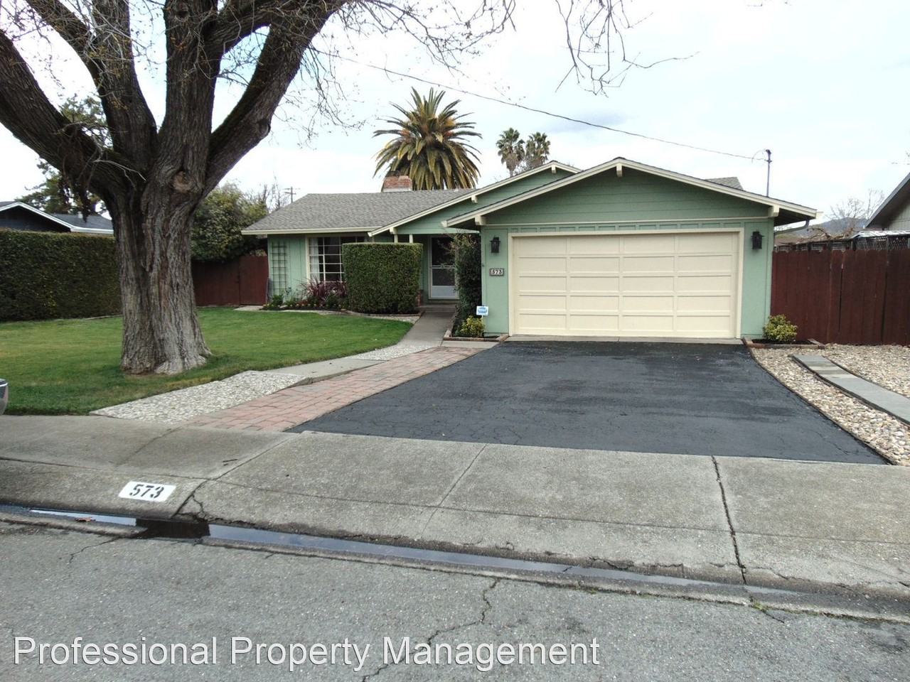 573 Maureen Ln - Photo 2 of 20