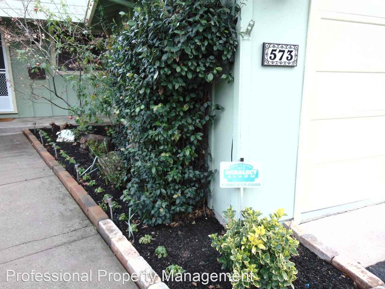 573 Maureen Ln - Photo 3 of 20