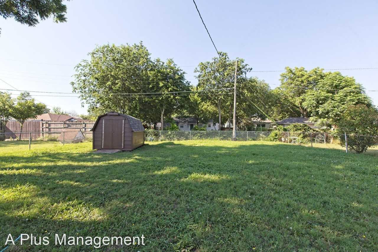 802 22nd St - Photo 3 of 30