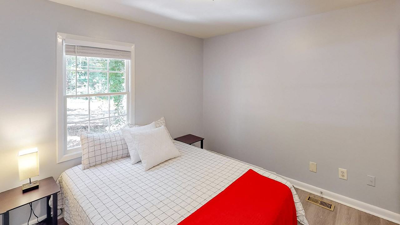 Malibu Dr - Photo 7 of 8