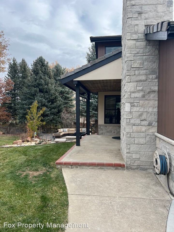 1122 Barberry Ct - Photo 3 of 37