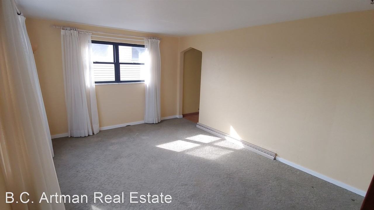 3230 Longwood Dr - Photo 2 of 29