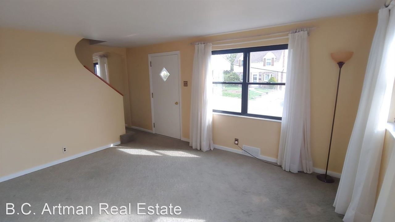 3230 Longwood Dr - Photo 3 of 29