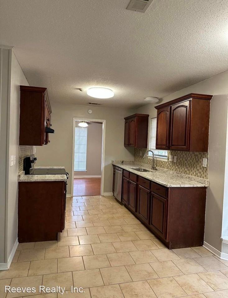 2022 Adobe Ridge Rd W - Photo 2 of 10