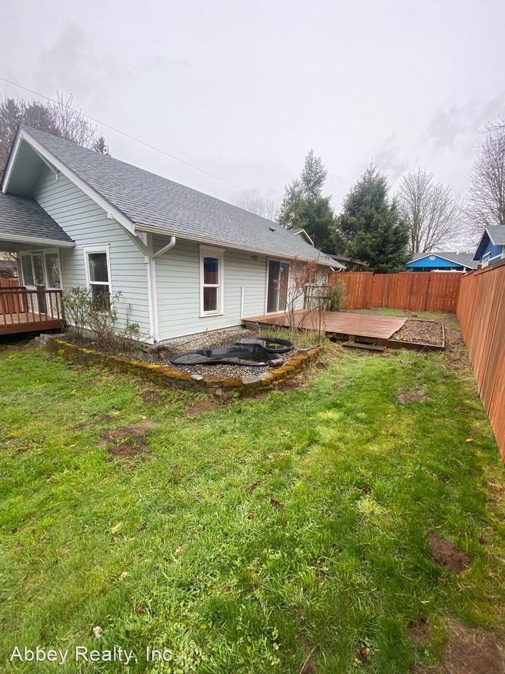 902 Garrison St Ne - Photo 2 of 15