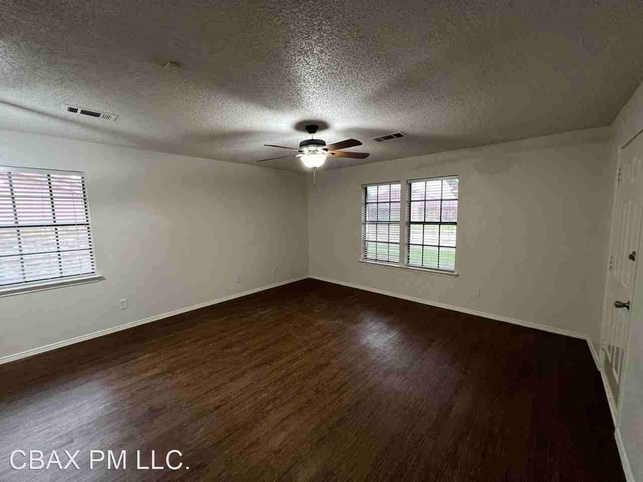 3409 Jewel St - Photo 2 of 7