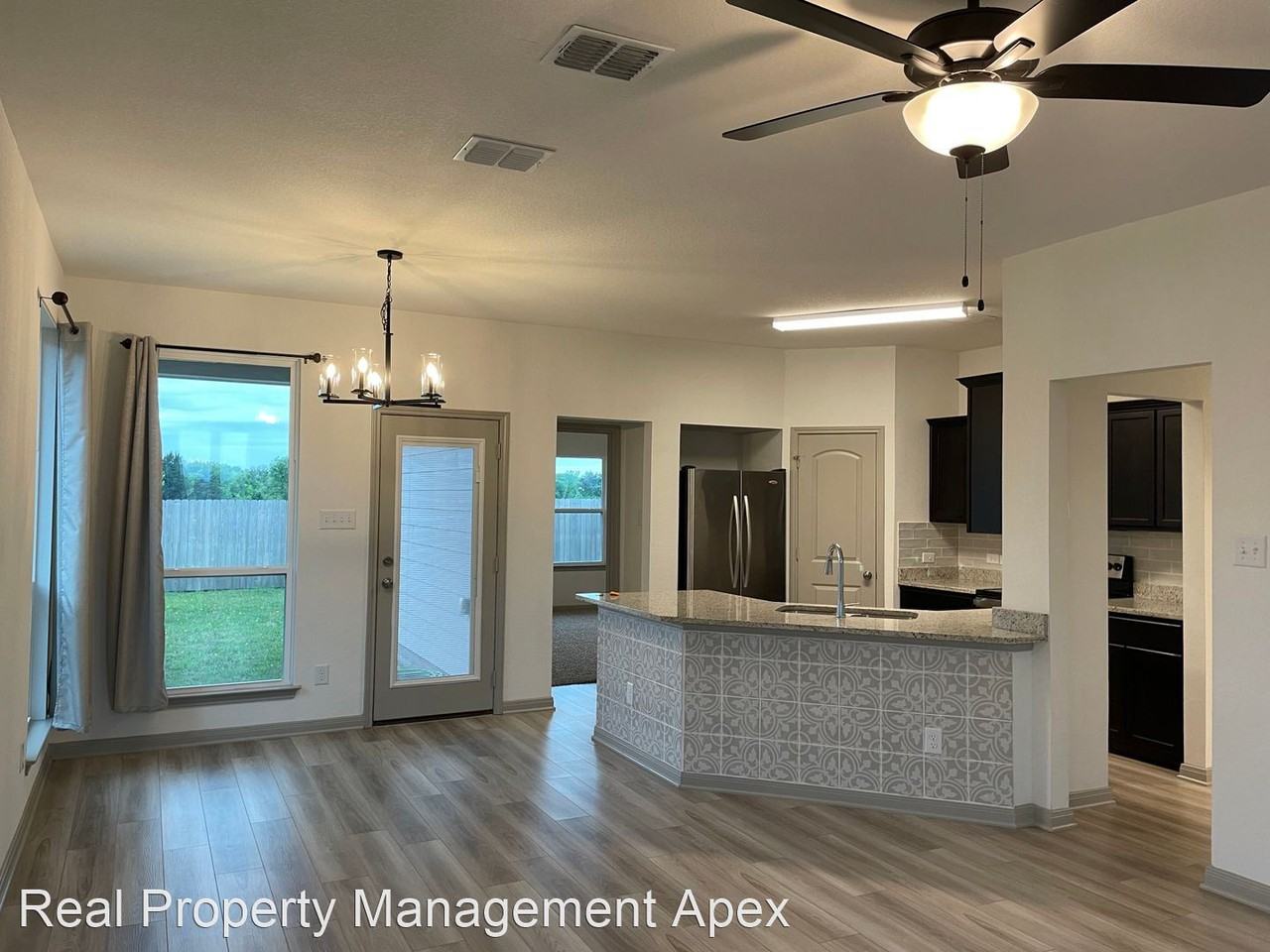 921 Murphy Rd - Photo 3 of 18