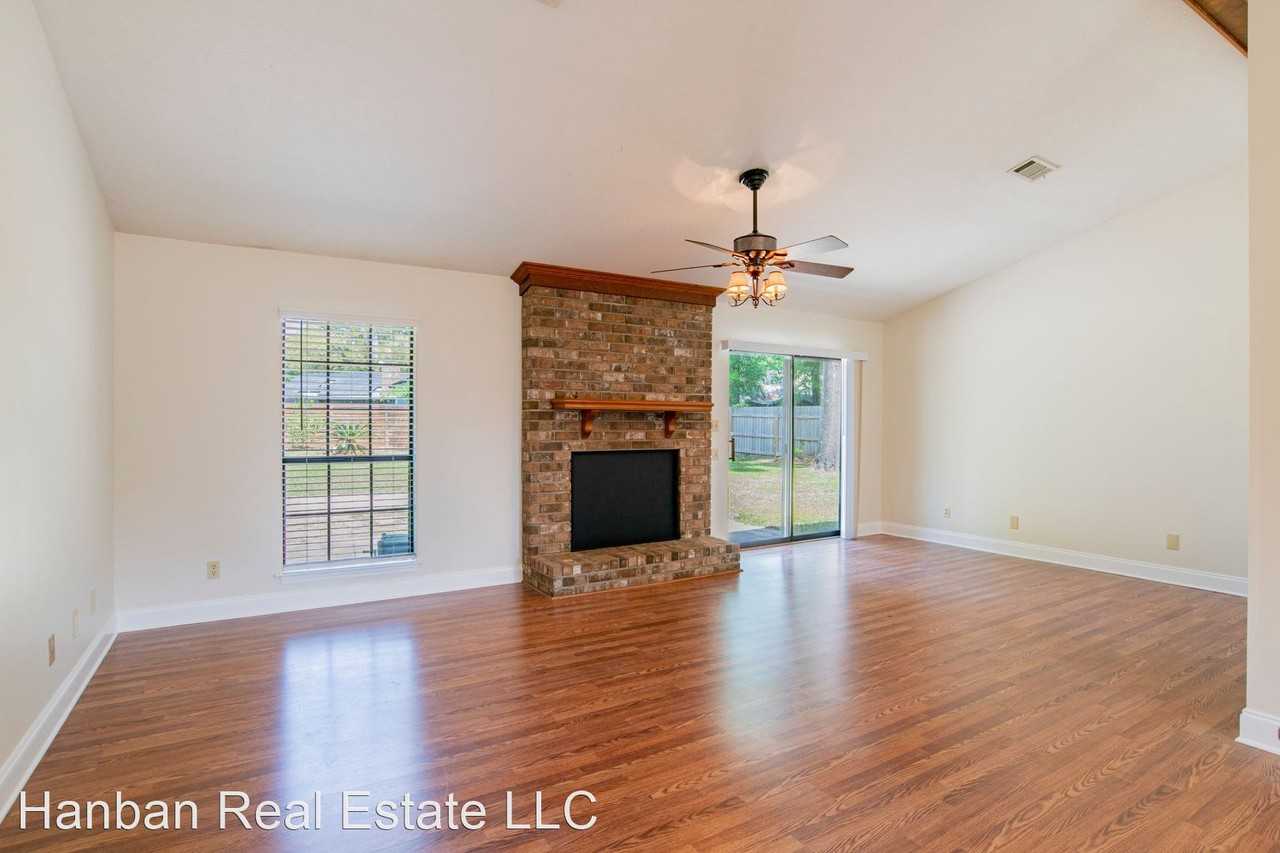 3210 Desert St - Photo 3 of 16