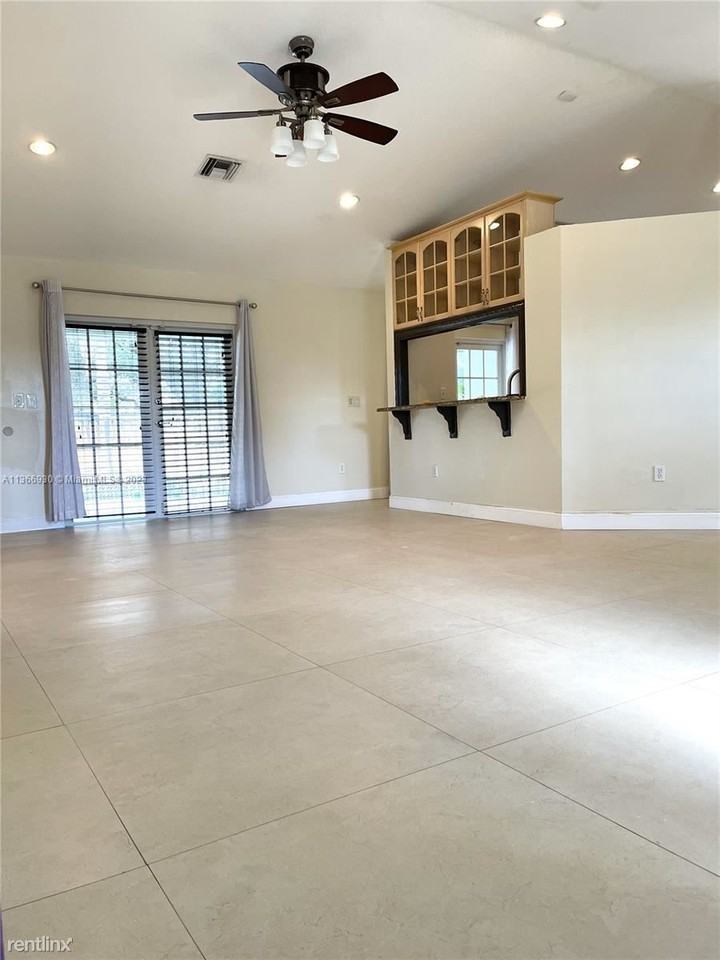 1030 Sw 66th Ave - Photo 2 of 20