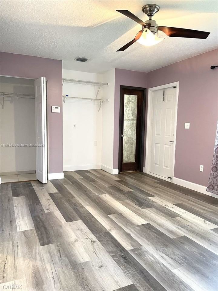 1030 Sw 66th Ave - Photo 3 of 20