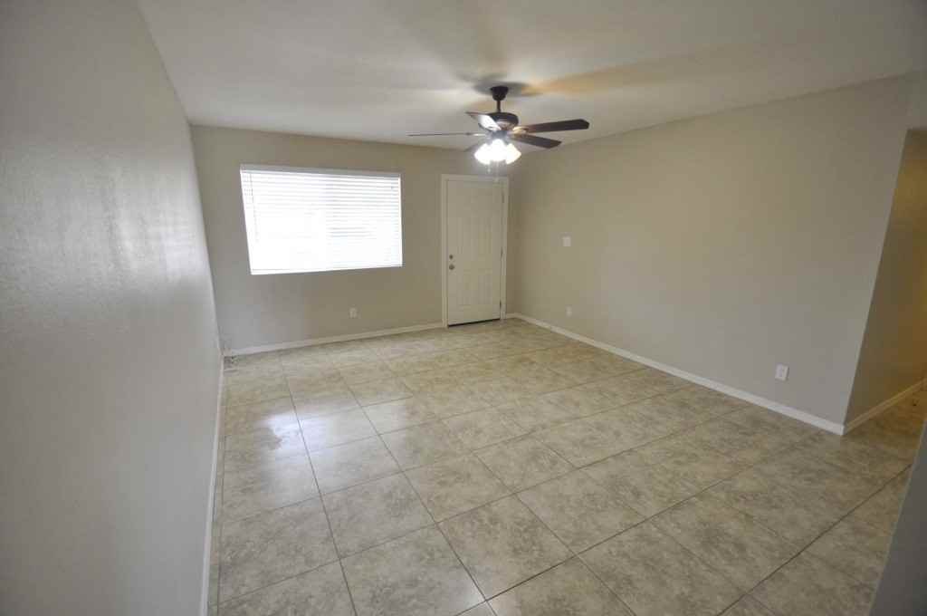 13213 N 24th Ave - Photo 3 of 10