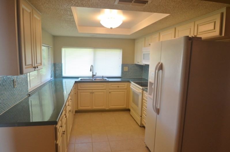8401 Roxboro Dr - Photo 3 of 9