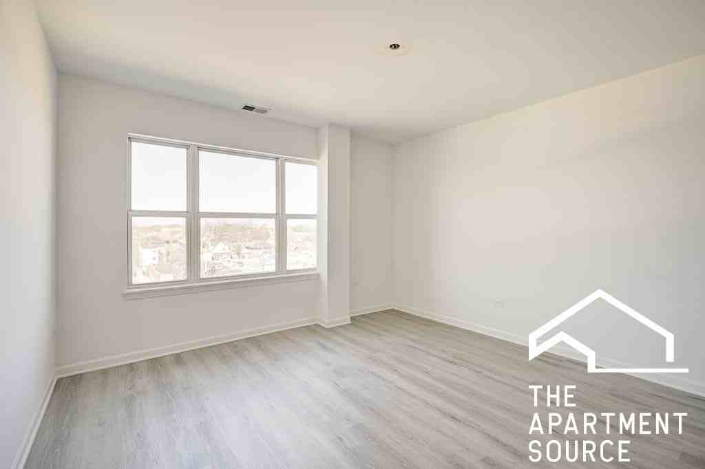 1544 W Glenlake Ave #5B - Photo 3 of 13