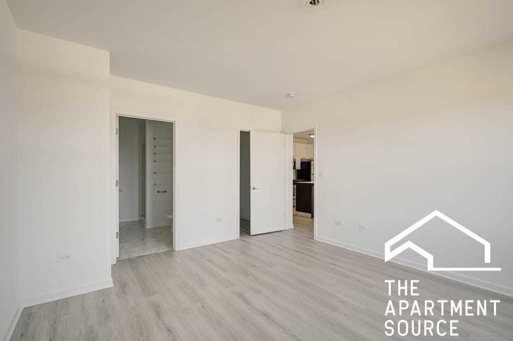 1544 W Glenlake Ave #5B - Photo 4 of 13