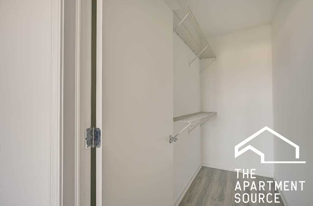 1544 W Glenlake Ave #5B - Photo 6 of 13