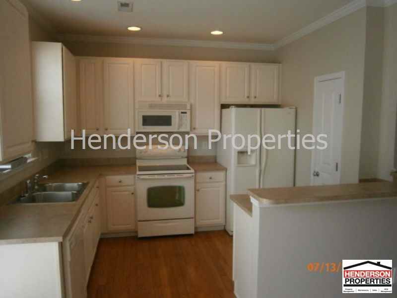 1121 Drummond Ln - Photo 3 of 12