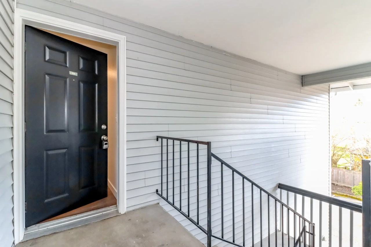 107 Willow Ave - Photo 2 of 21