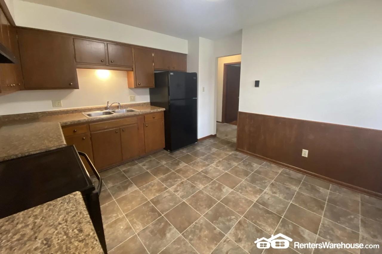 3319 48th St - Photo 3 of 13