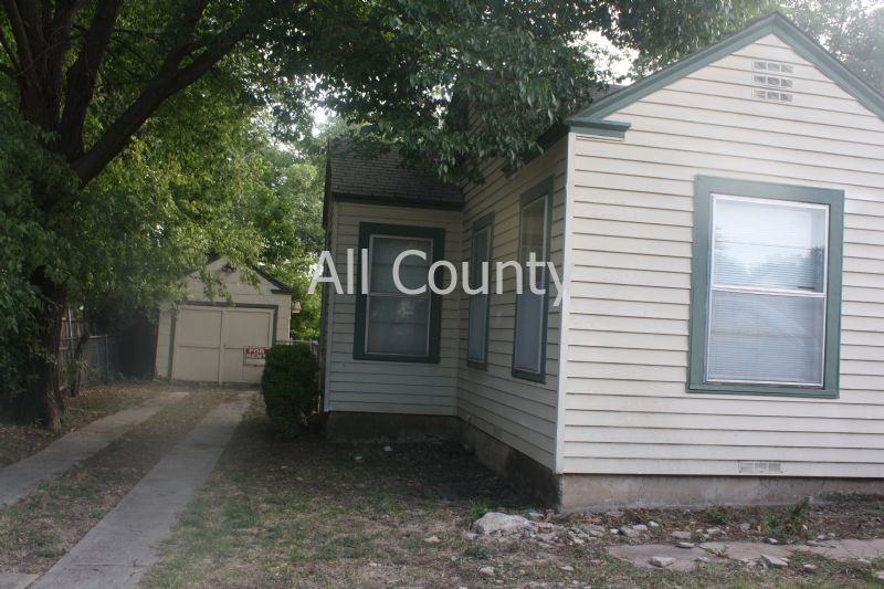 1513 Woodlawn St - Photo 2 of 12