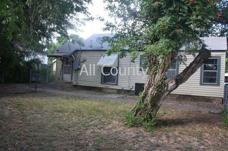 1513 Woodlawn St - Photo 3 of 12