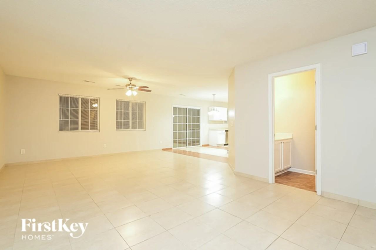 5701 Yachtsman Ct - Photo 3 of 15