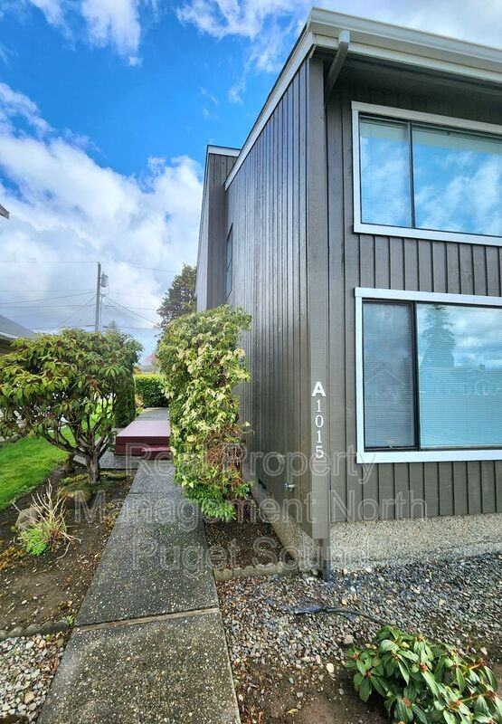 1015 Rockefeller Ave #A - Photo 2 of 20