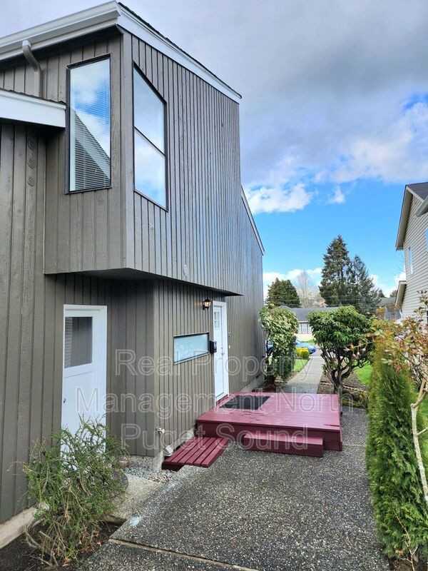 1015 Rockefeller Ave #A - Photo 3 of 20